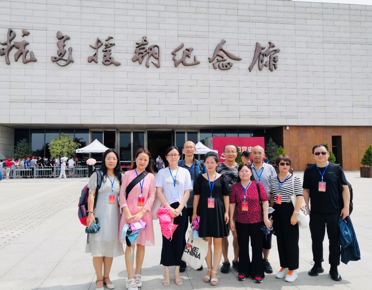 参观抗美援朝纪念馆合影